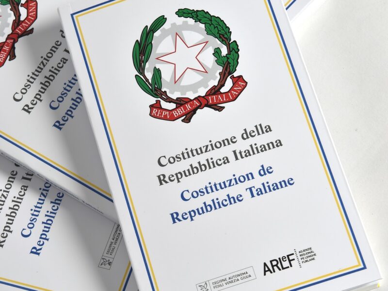 ARLeF e 142 Comuni omaggeranno i 18enni friulani con la “Costituzion de Republiche Taliane”