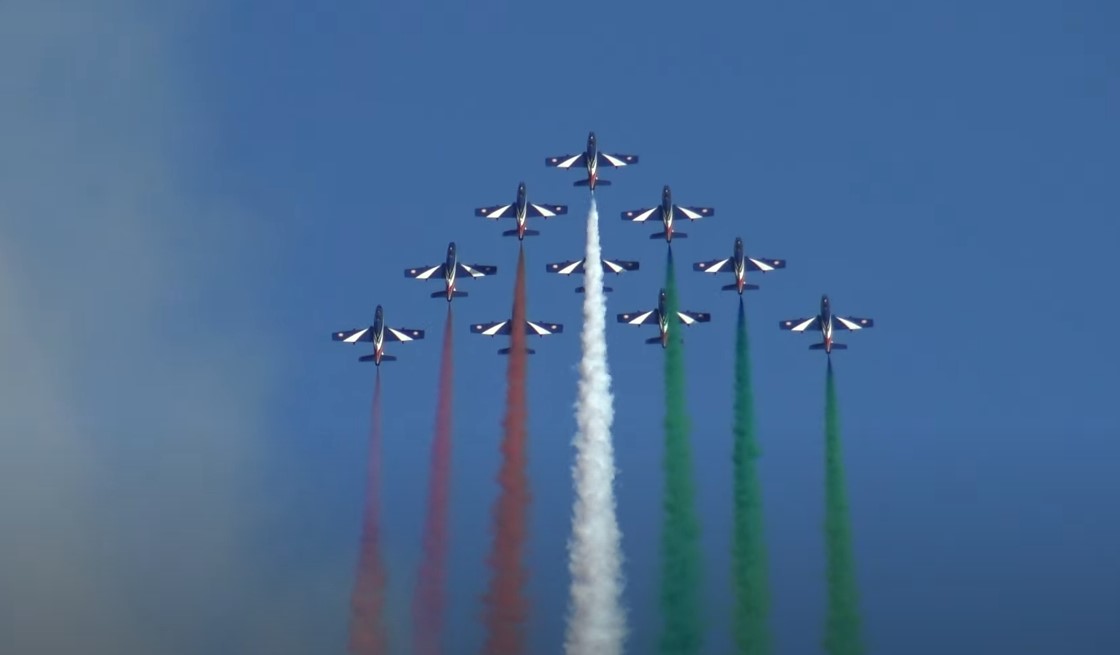 Esibizione Frecce Tricolore a Lignano. Il Video