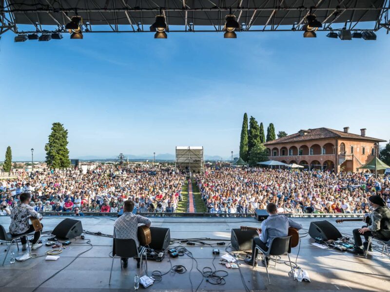 Tutto esaurito in Castello a Udine per il risveglio musicale coi 40 FINGERS