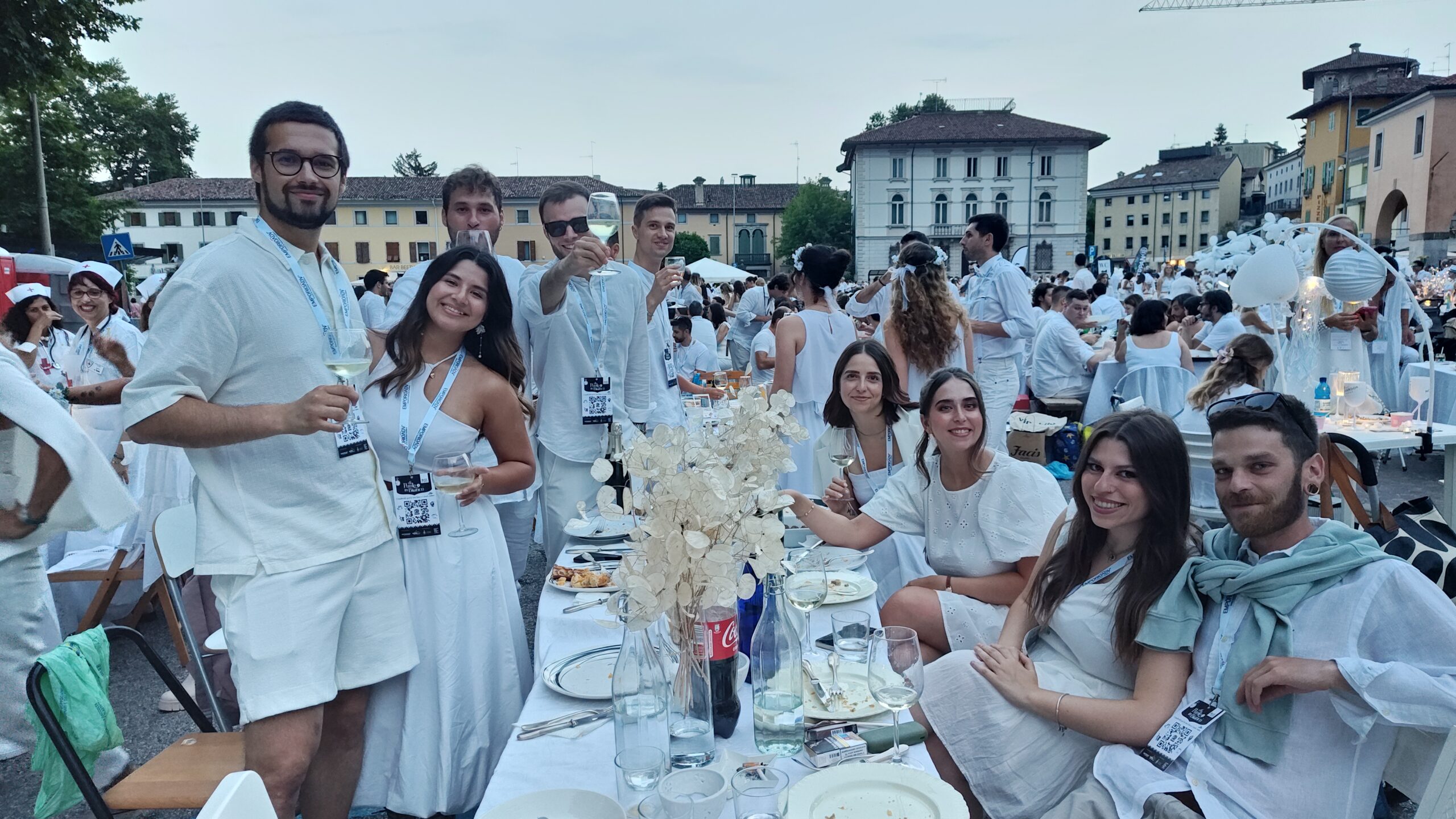 4000 persone per la cena “Di Punto in Bianco” a Udine