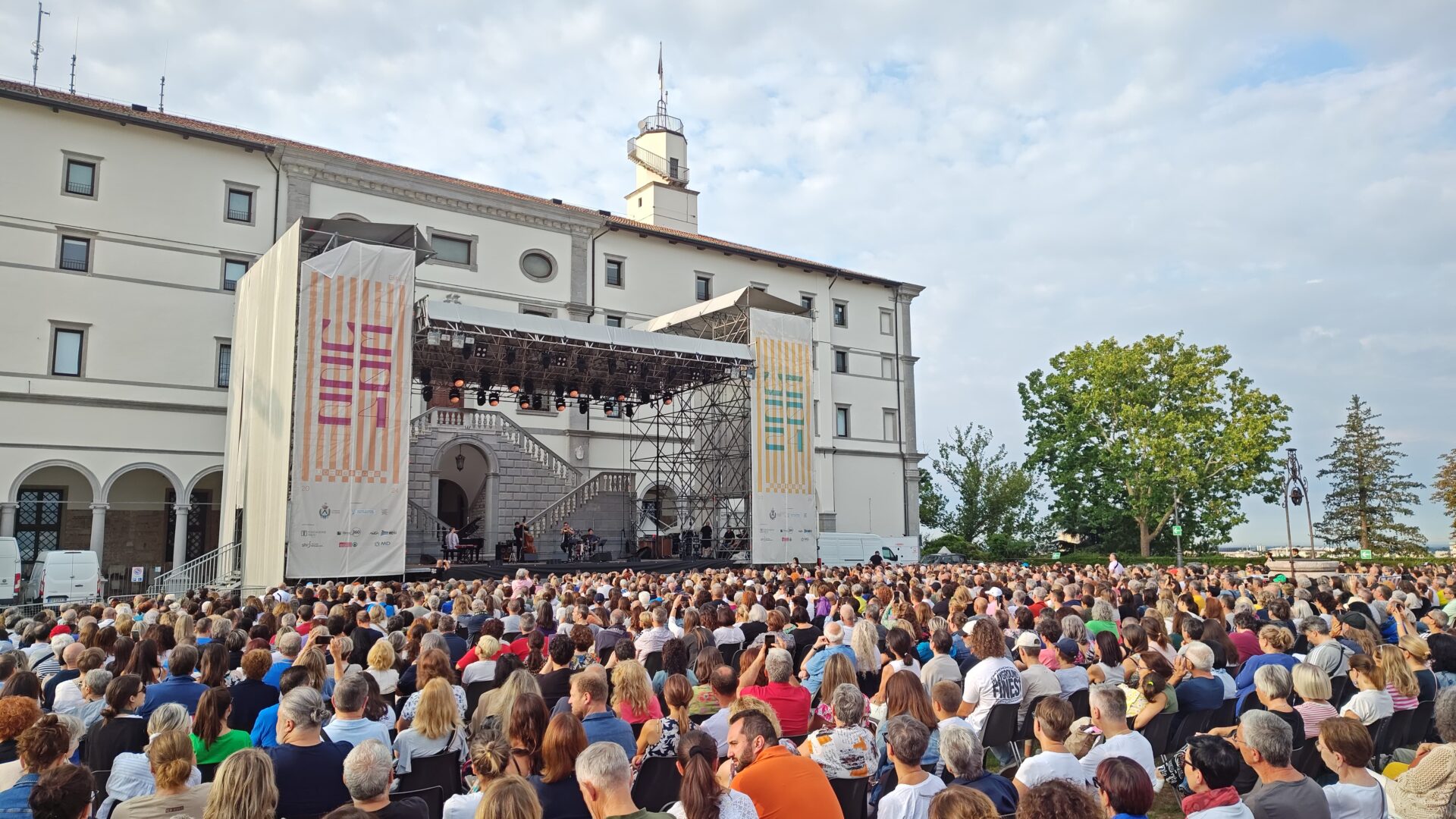 2000 persone per il concerto del risveglio con Roy Paci a Udine