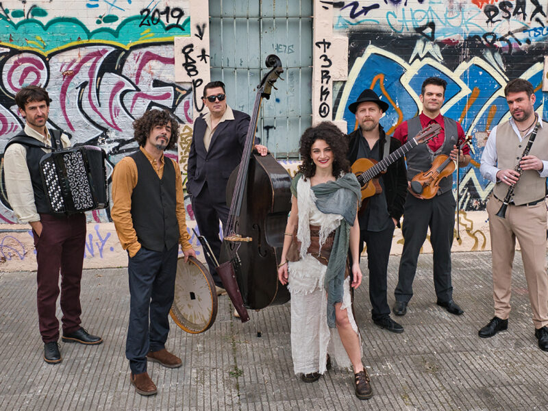 Barcelona Gipsy balKan martedì 5 novembre a Cervignano del Friuli